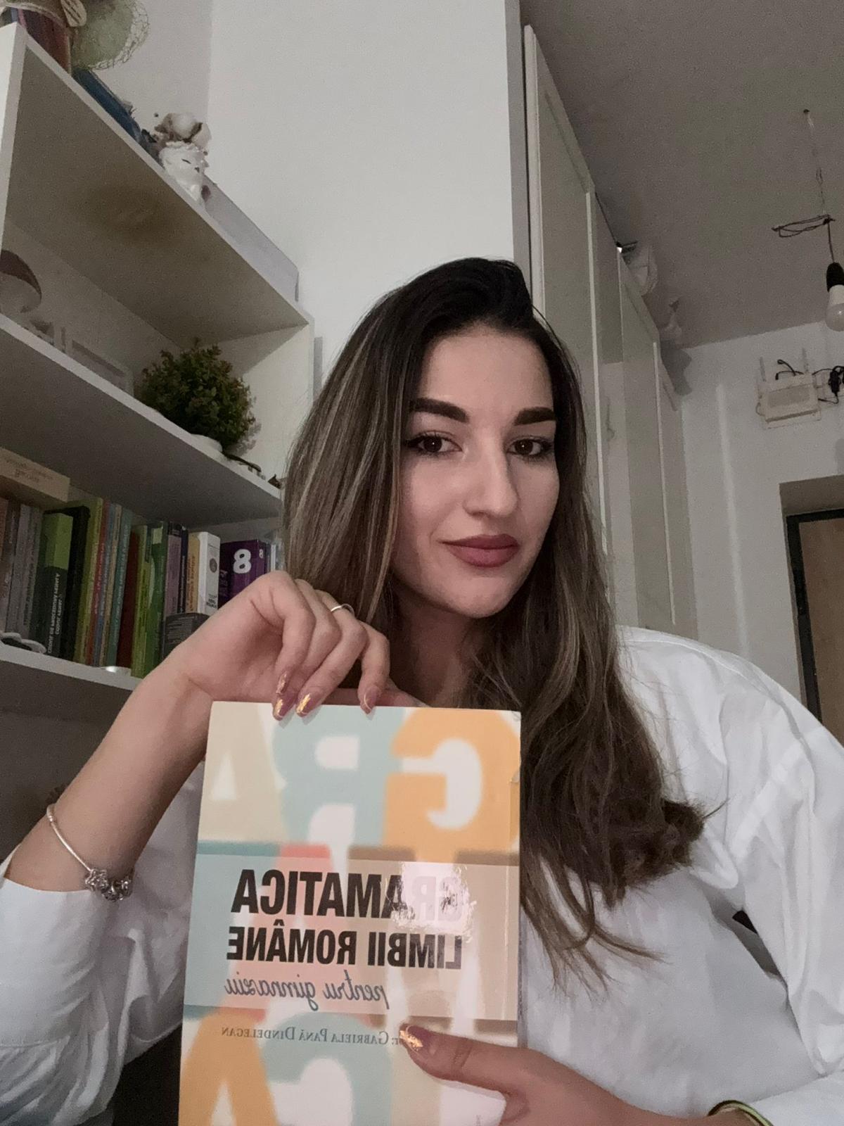 Adriana Săraru